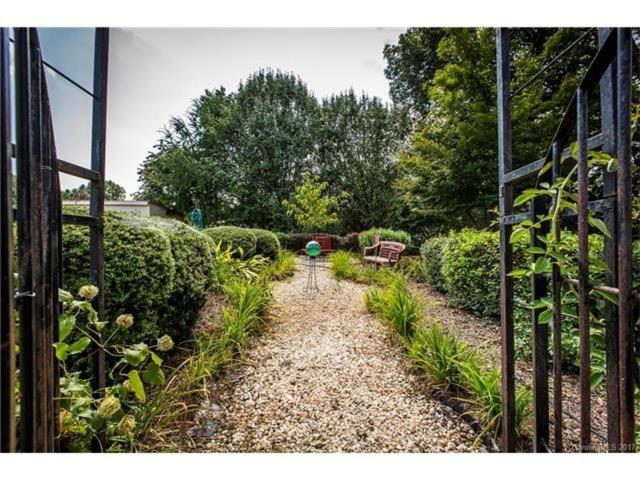 Matthews Manor Bed & Breakfast מראה חיצוני תמונה